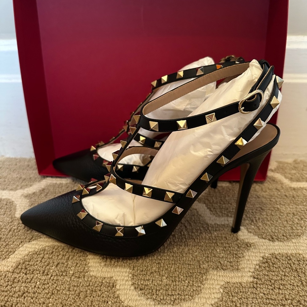 Box included! Never worn, brand new Valentino rock stud pumps!